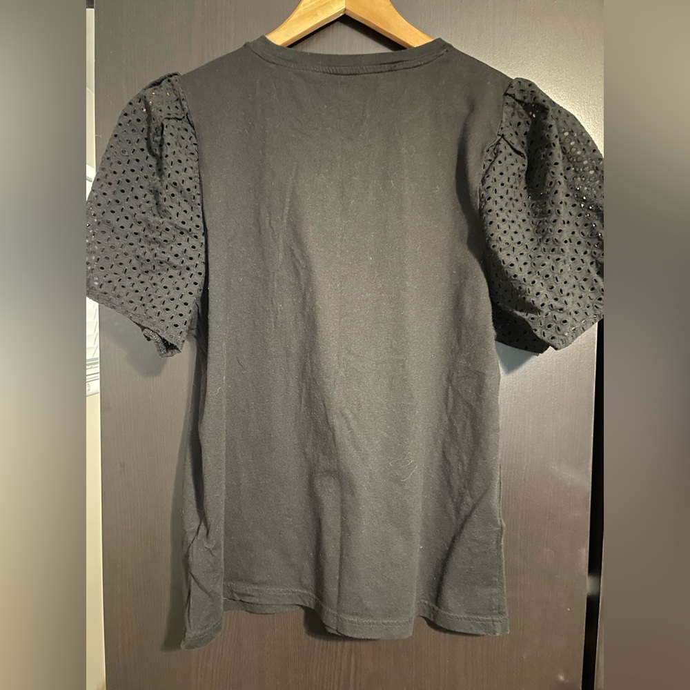 GAP Black Short Sleeve Tee with Eyelet Sleeves and Classic Crew Neck - Picture 2 of 5
